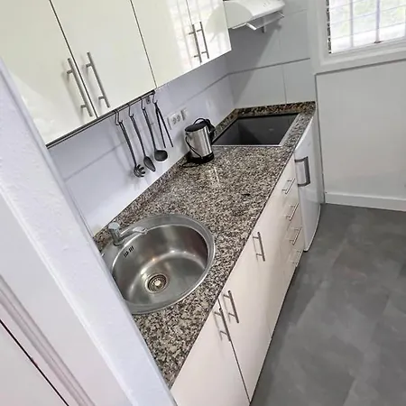 Malibu Park Luna Apartment *